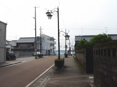 熊野市駅の前の道、七里御浜へ向かう