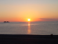 朝日が昇る七里御浜