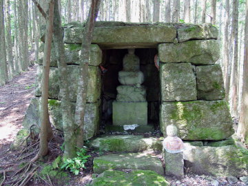 stone statue of Koyasu-jizo